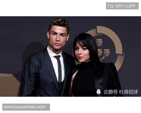 足球明星妻子惊艳演唱视频曝光引发粉丝热议与点赞潮